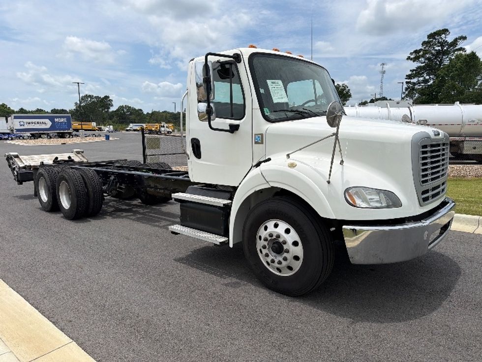 Cab and Chassis Truck-Light and Medium Duty Trucks-Freightliner-2020-M211264S-Shreveport-LA-310,141\n\t\tmiles-$ 83,500 - Image 1
