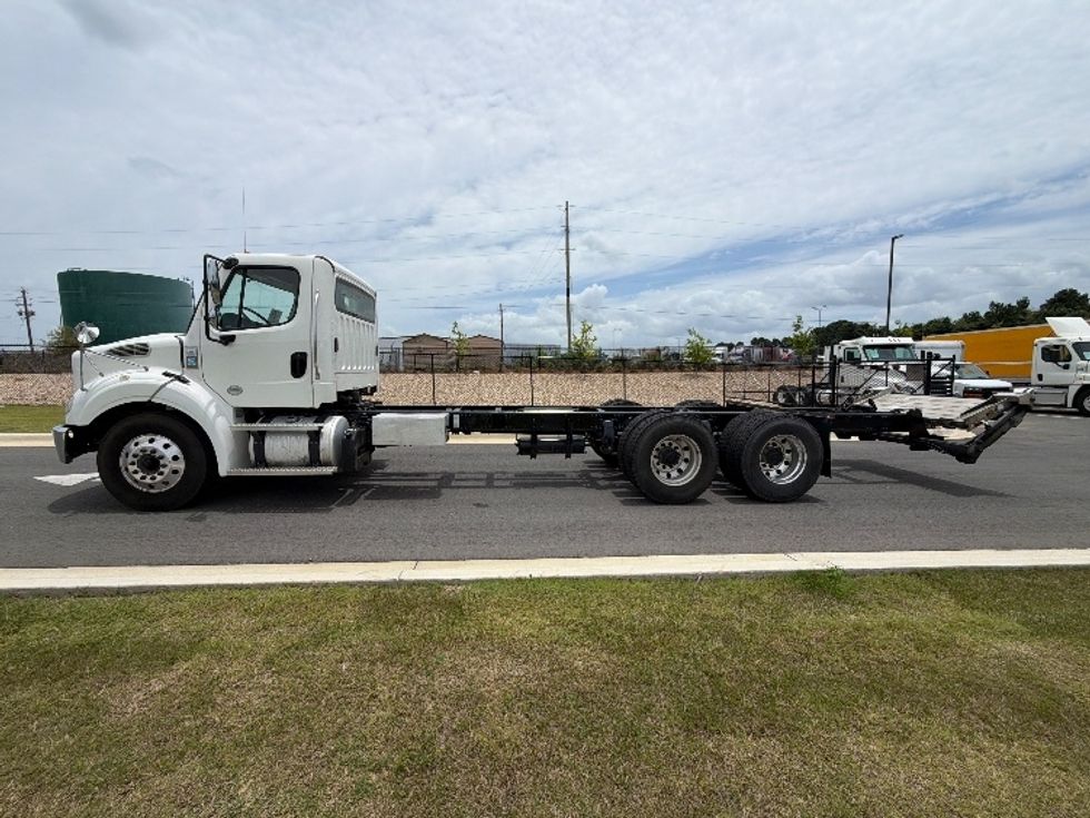 Cab and Chassis Truck-Light and Medium Duty Trucks-Freightliner-2020-M211264S-Shreveport-LA-310,141\n\t\tmiles-$ 83,500 - Image 4