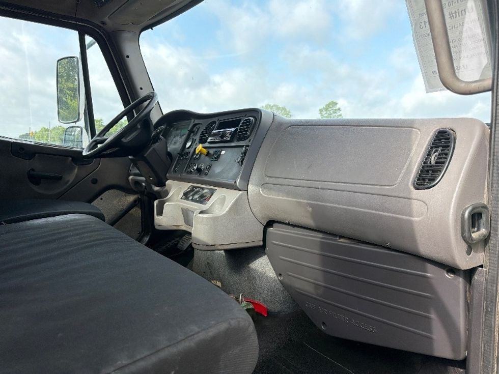 Cab and Chassis Truck-Light and Medium Duty Trucks-Freightliner-2020-M211264S-Shreveport-LA-310,141\n\t\tmiles-$ 83,500 - Image 18