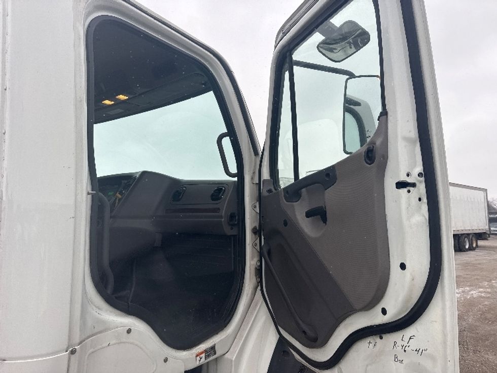 Cab and Chassis Truck-Light and Medium Duty Trucks-Freightliner-2020-M211284S-Warren-MI-359,671\n\t\tmiles-$ 93,000 - Image 15