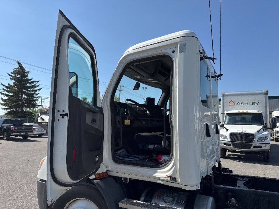 Cab and Chassis Truck-Light and Medium Duty Trucks-Freightliner-2020-T11642S-Calgary-AB-649,699\n\t\tkm-$ 87,750 - Image 12