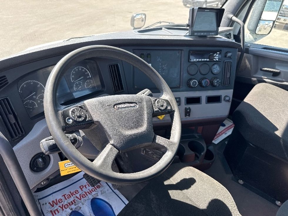 Cab and Chassis Truck-Light and Medium Duty Trucks-Freightliner-2020-T11642S-Calgary-AB-649,699\n\t\tkm-$ 87,750 - Image 13