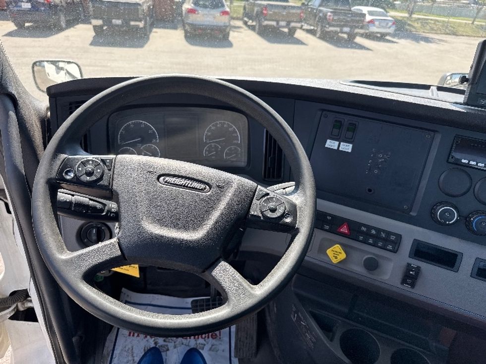 Cab and Chassis Truck-Light and Medium Duty Trucks-Freightliner-2020-T11642S-Calgary-AB-649,699\n\t\tkm-$ 87,750 - Image 14