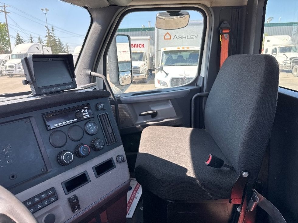 Cab and Chassis Truck-Light and Medium Duty Trucks-Freightliner-2020-T11642S-Calgary-AB-649,699\n\t\tkm-$ 87,750 - Image 15