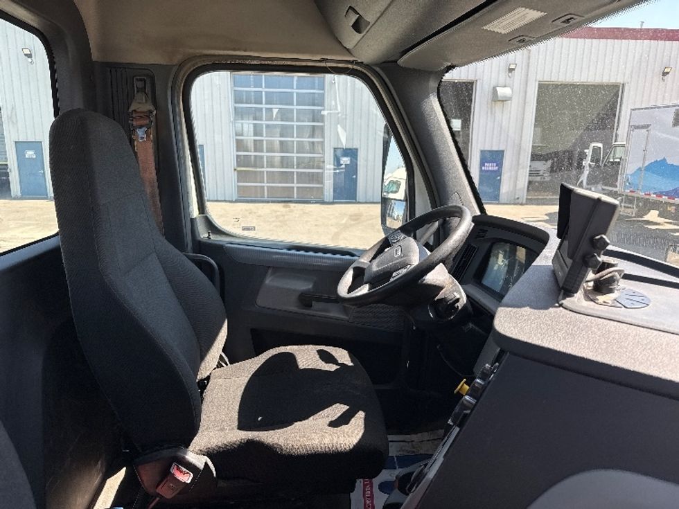 Cab and Chassis Truck-Light and Medium Duty Trucks-Freightliner-2020-T11642S-Calgary-AB-649,699\n\t\tkm-$ 87,750 - Image 18