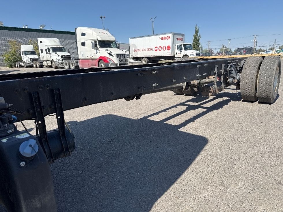 Cab and Chassis Truck-Light and Medium Duty Trucks-Freightliner-2020-T11642S-Calgary-AB-649,699\n\t\tkm-$ 87,750 - Image 5