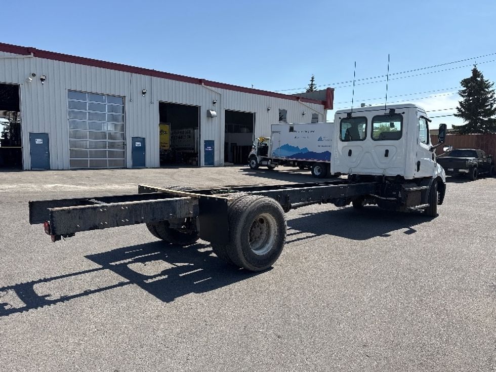 Cab and Chassis Truck-Light and Medium Duty Trucks-Freightliner-2020-T11642S-Calgary-AB-649,699\n\t\tkm-$ 87,750 - Image 9