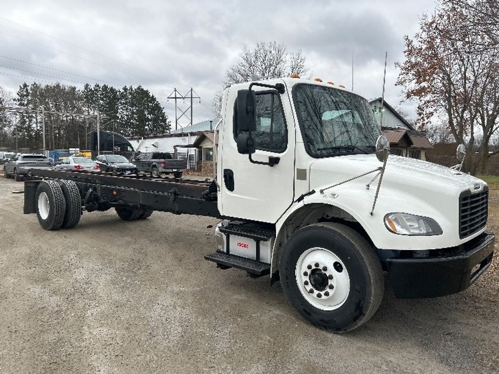 Cab and Chassis Truck-Light and Medium Duty Trucks-Freightliner-2021-M2-Brooklyn Park-MN-265,068\n\t\tmiles-$ 30,750 - Image 1