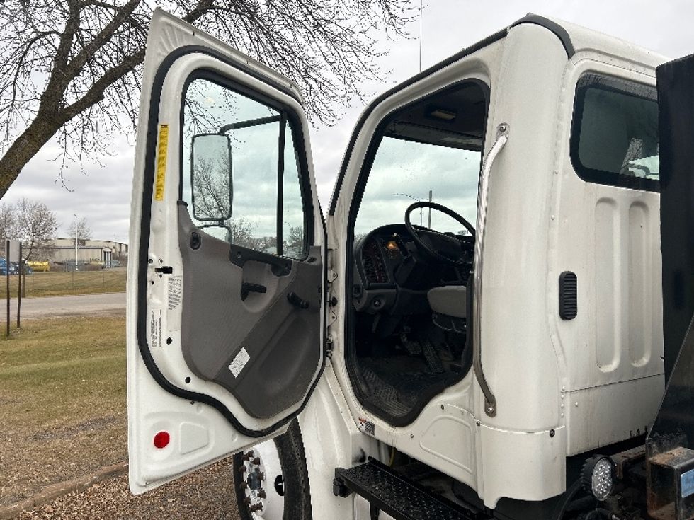Cab and Chassis Truck-Light and Medium Duty Trucks-Freightliner-2021-M2-Brooklyn Park-MN-265,068\n\t\tmiles-$ 30,750 - Image 16