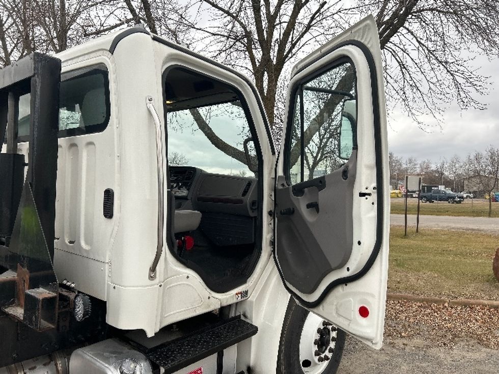 Cab and Chassis Truck-Light and Medium Duty Trucks-Freightliner-2021-M2-Brooklyn Park-MN-265,068\n\t\tmiles-$ 30,750 - Image 20