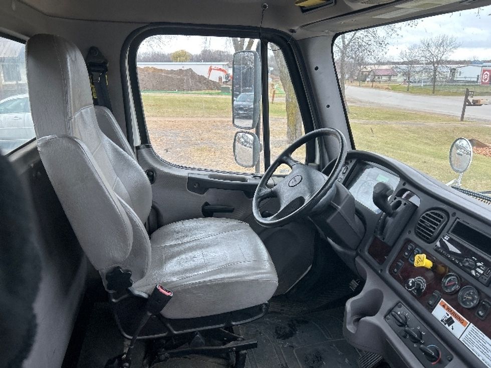 Cab and Chassis Truck-Light and Medium Duty Trucks-Freightliner-2021-M2-Brooklyn Park-MN-265,068\n\t\tmiles-$ 30,750 - Image 22