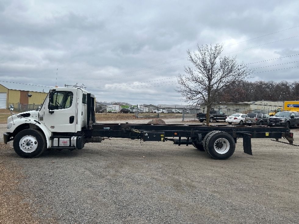 Cab and Chassis Truck-Light and Medium Duty Trucks-Freightliner-2021-M2-Brooklyn Park-MN-265,068\n\t\tmiles-$ 30,750 - Image 4