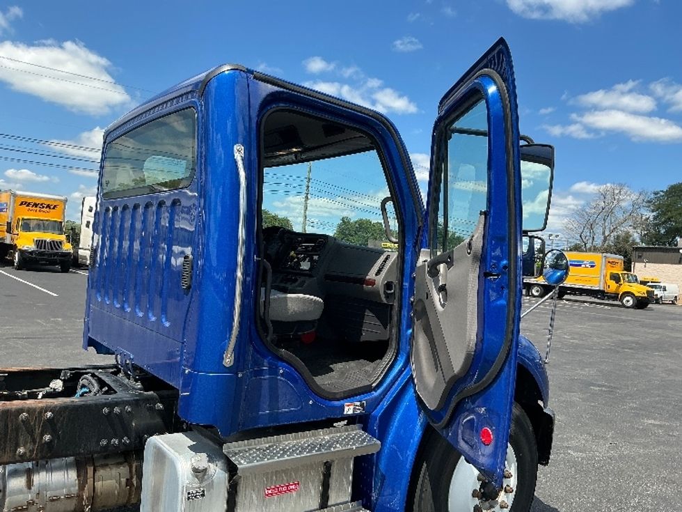 Cab and Chassis Truck-Light and Medium Duty Trucks-Freightliner-2021-M2-Lexington-KY-40,543\n\t\tmiles-$ 63,500 - Image 15