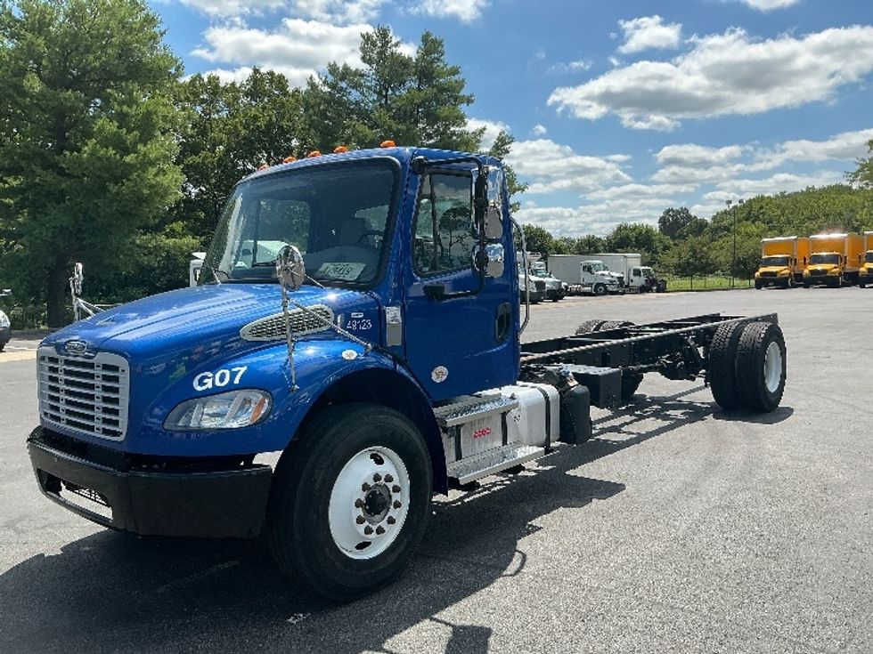 Cab and Chassis Truck-Light and Medium Duty Trucks-Freightliner-2021-M2-Lexington-KY-40,543\n\t\tmiles-$ 63,500 - Image 3
