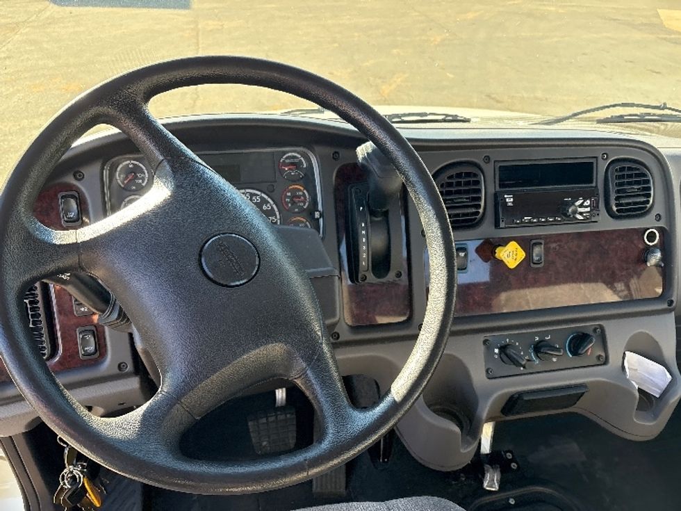 Cab and Chassis Truck-Light and Medium Duty Trucks-Freightliner-2021-M2-Mebane-NC-117,595\n\t\tmiles-$ 55,250 - Image 13