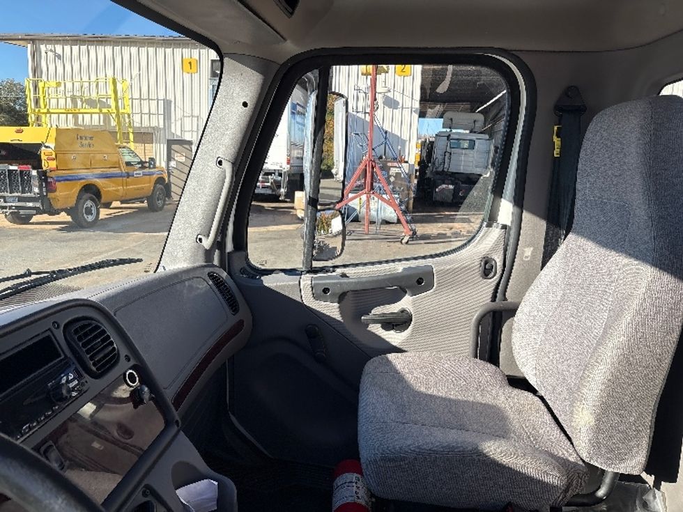 Cab and Chassis Truck-Light and Medium Duty Trucks-Freightliner-2021-M2-Mebane-NC-117,595\n\t\tmiles-$ 55,250 - Image 14