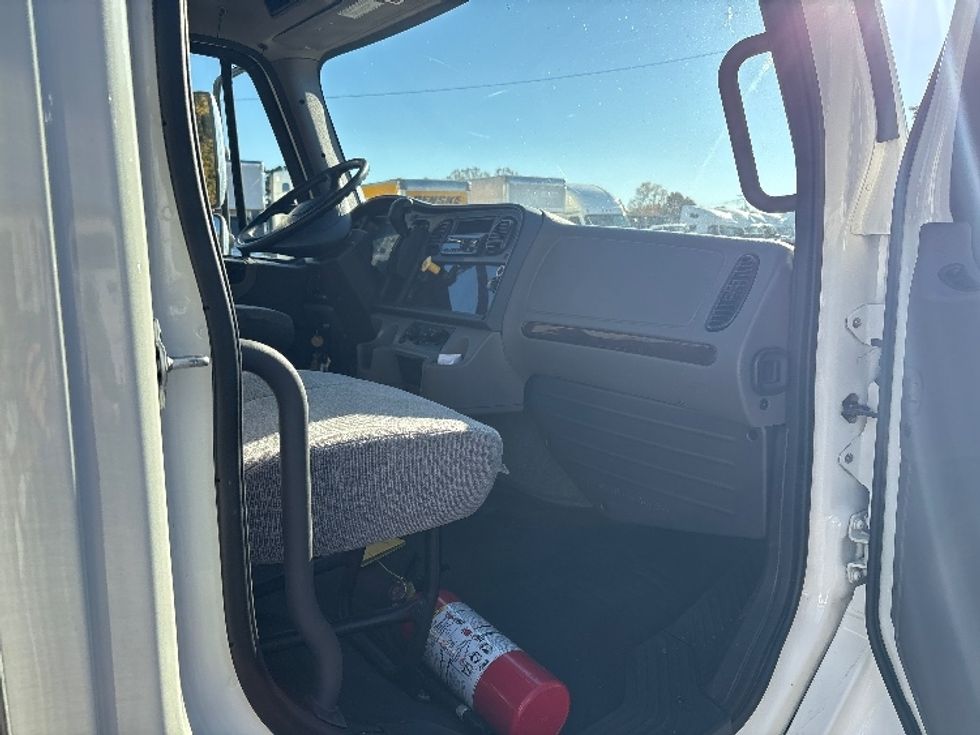 Cab and Chassis Truck-Light and Medium Duty Trucks-Freightliner-2021-M2-Mebane-NC-117,595\n\t\tmiles-$ 55,250 - Image 15