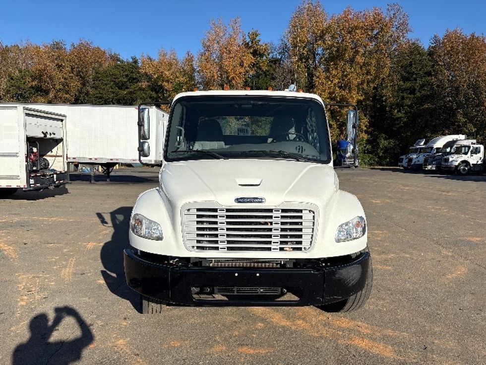 2021 Freightliner M2 106 Medium Duty photo 2