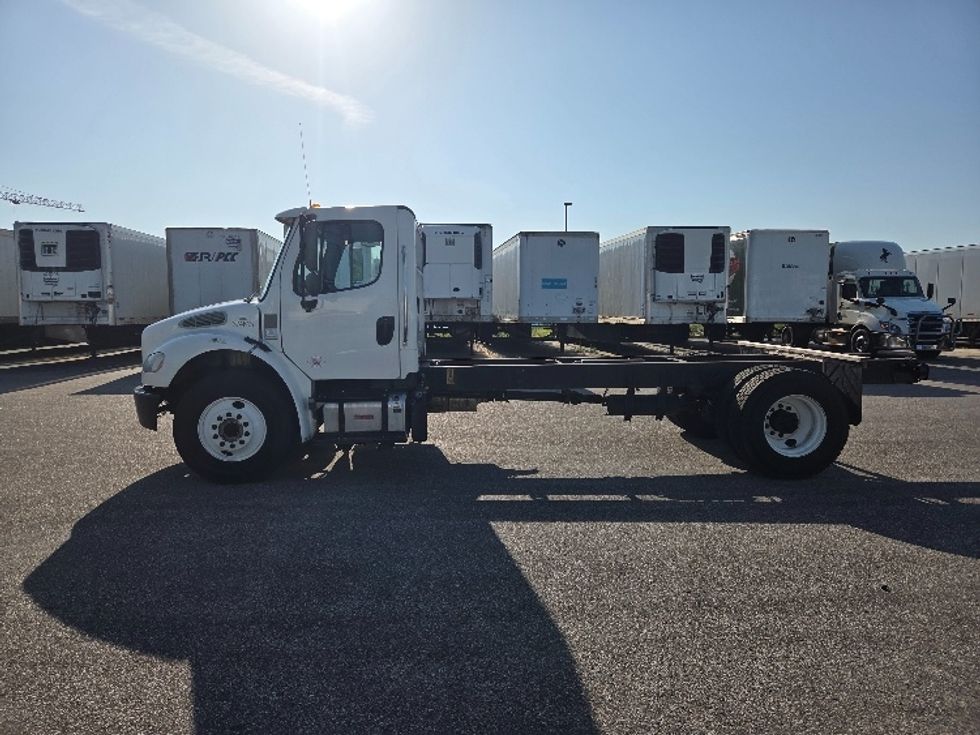 Cab and Chassis Truck-Light and Medium Duty Trucks-Freightliner-2021-M2-Mobile-AL-482,383\n\t\tmiles-$ 25,250 - Image 4