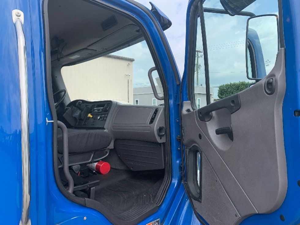 Cab and Chassis Truck-Light and Medium Duty Trucks-Freightliner-2021-M2-Nashville-TN-287,681\n\t\tmiles-$ 31,500 - Image 15