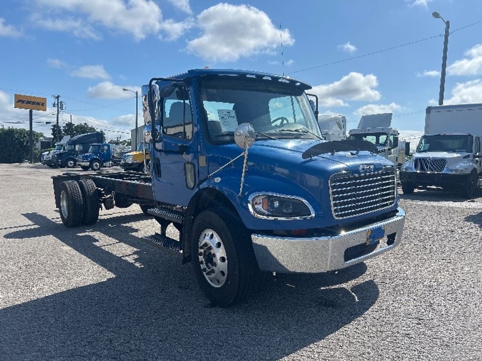 Cab and Chassis Truck-Light and Medium Duty Trucks-Freightliner-2021-M2-Nashville-TN-332,252\n\t\tmiles-$ 25,750 - Image 1