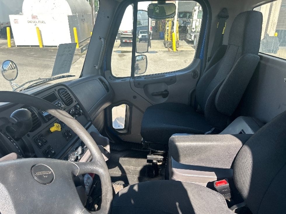 Cab and Chassis Truck-Light and Medium Duty Trucks-Freightliner-2021-M2-Nashville-TN-332,252\n\t\tmiles-$ 25,750 - Image 14