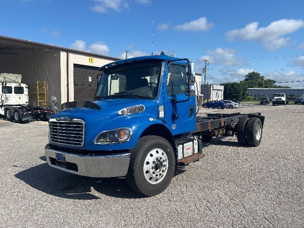 Cab and Chassis Truck-Light and Medium Duty Trucks-Freightliner-2021-M2-Nashville-TN-332,252\n\t\tmiles-$ 25,750 - Image 3
