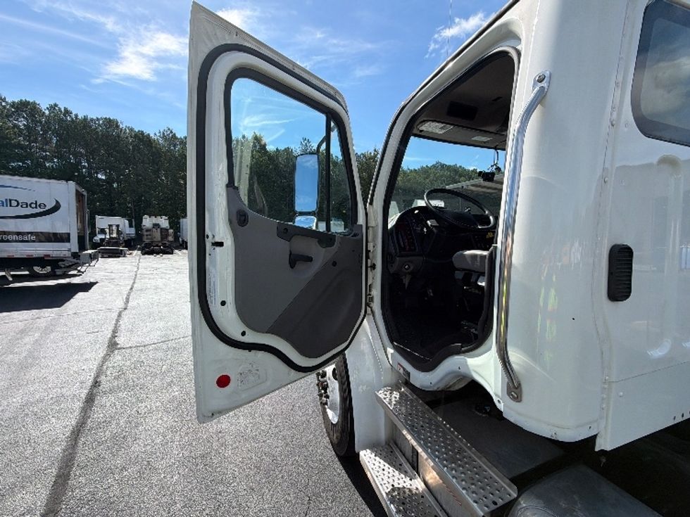 Cab and Chassis Truck-Light and Medium Duty Trucks-Freightliner-2022-M2-Forest Park-GA-294,762\n\t\tmiles-$ 28,500 - Image 10