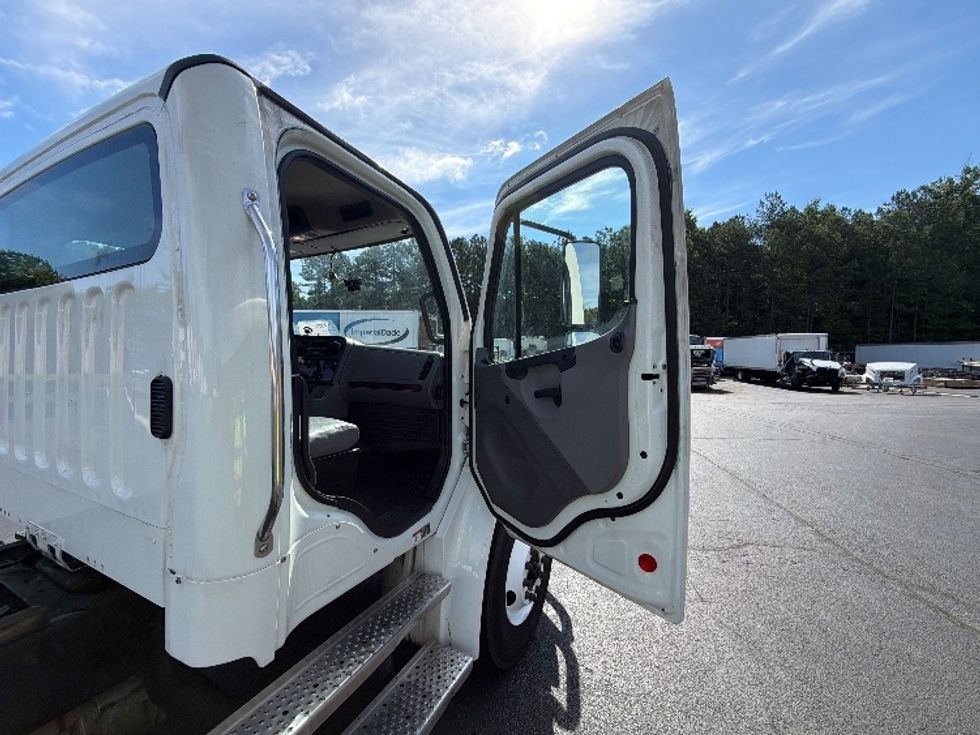 Cab and Chassis Truck-Light and Medium Duty Trucks-Freightliner-2022-M2-Forest Park-GA-294,762\n\t\tmiles-$ 28,500 - Image 14