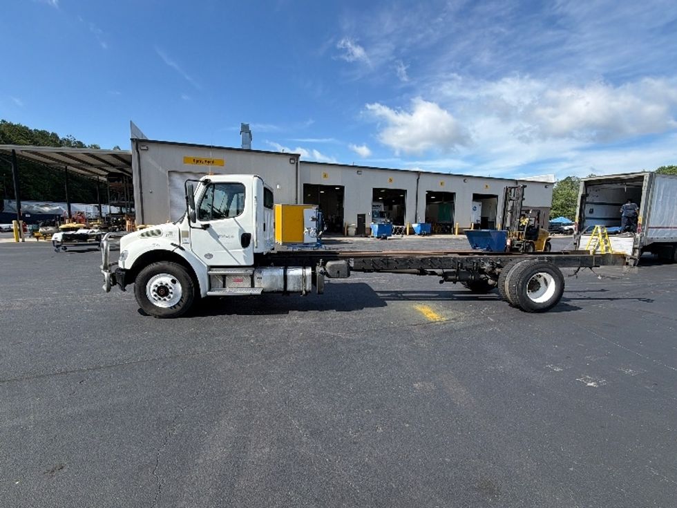 Cab and Chassis Truck-Light and Medium Duty Trucks-Freightliner-2022-M2-Forest Park-GA-294,762\n\t\tmiles-$ 28,500 - Image 4