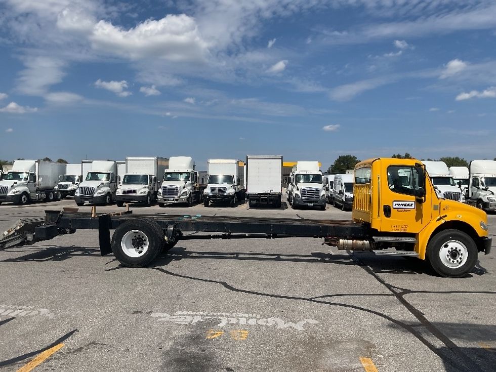 Cab and Chassis Truck-Light and Medium Duty Trucks-Freightliner-2022-M2-Indianapolis-IN-170,737\n\t\tmiles-$ 52,000 - Image 15
