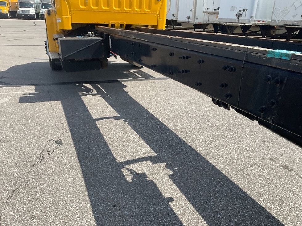 Cab and Chassis Truck-Light and Medium Duty Trucks-Freightliner-2022-M2-Indianapolis-IN-170,737\n\t\tmiles-$ 52,000 - Image 5