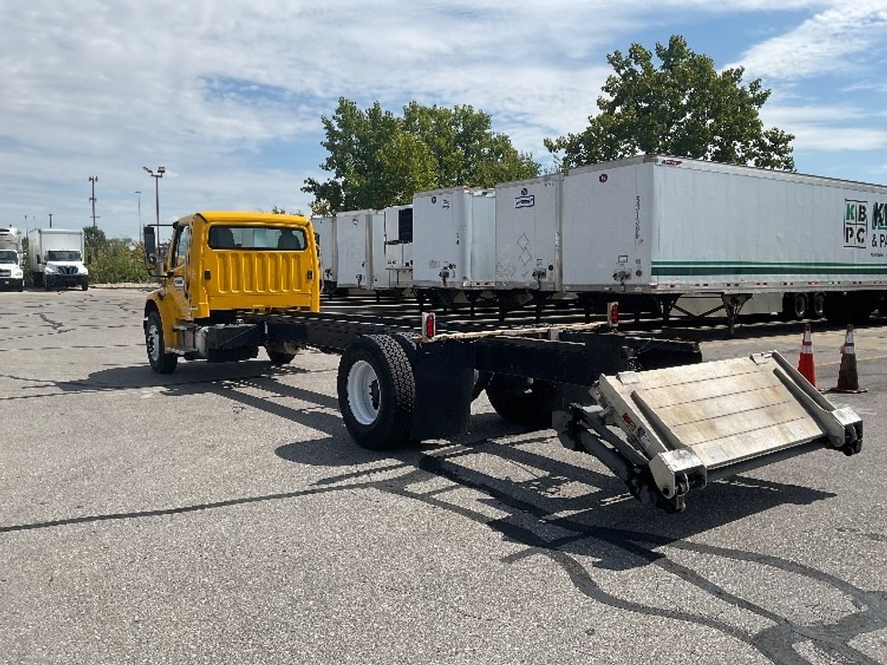Cab and Chassis Truck-Light and Medium Duty Trucks-Freightliner-2022-M2-Indianapolis-IN-170,737\n\t\tmiles-$ 52,000 - Image 6