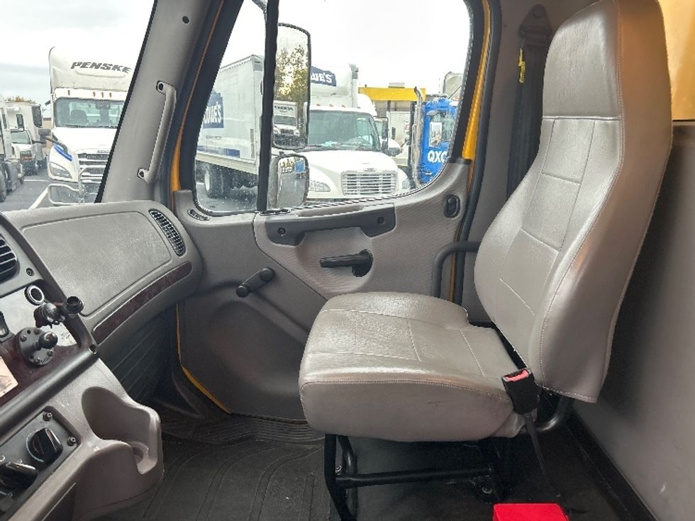 Cab and Chassis Truck-Light and Medium Duty Trucks-Freightliner-2022-M2-Louisville-KY-221,192\n\t\tmiles-$ 45,000 - Image 12