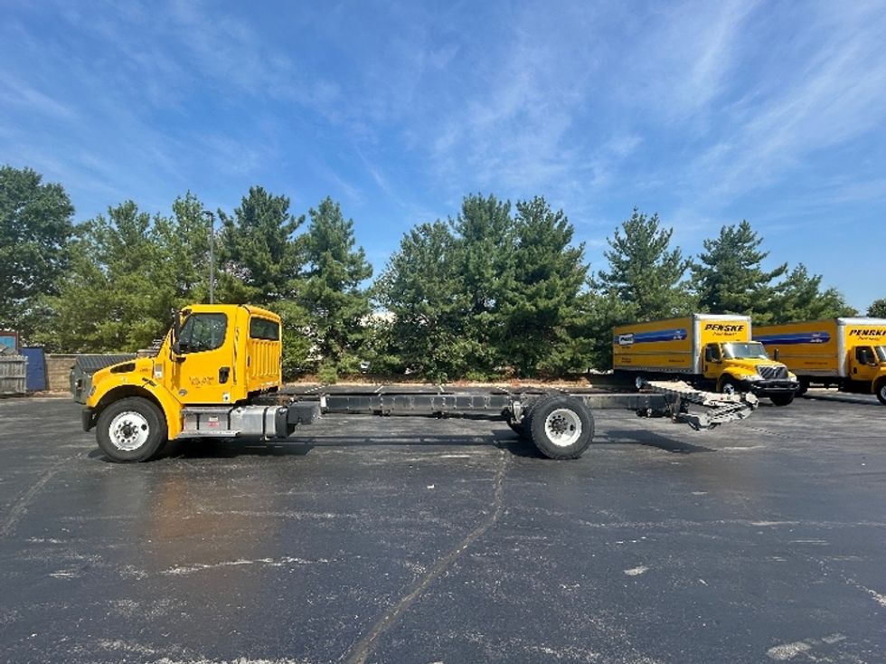 Cab and Chassis Truck-Light and Medium Duty Trucks-Freightliner-2022-M2-Louisville-KY-221,192\n\t\tmiles-$ 45,000 - Image 3