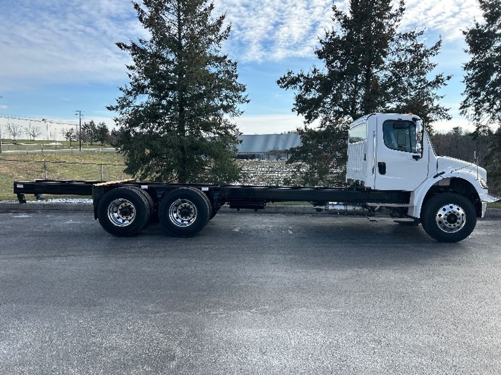 Cab and Chassis Truck-Light and Medium Duty Trucks-Freightliner-2024-M2-Harrisburg-PA-1,338\n\t\tmiles-$ 104,250 - Image 15