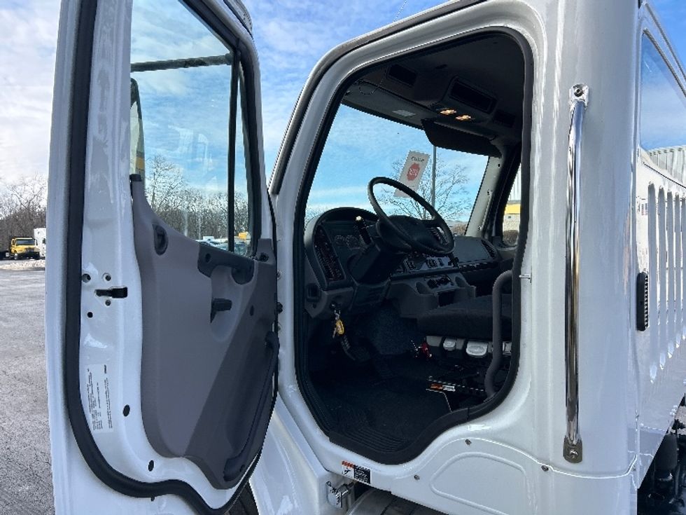 Cab and Chassis Truck-Light and Medium Duty Trucks-Freightliner-2024-M2-Harrisburg-PA-1,338\n\t\tmiles-$ 104,250 - Image 16