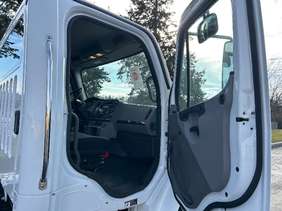 Cab and Chassis Truck-Light and Medium Duty Trucks-Freightliner-2024-M2-Harrisburg-PA-1,338\n\t\tmiles-$ 104,250 - Image 20