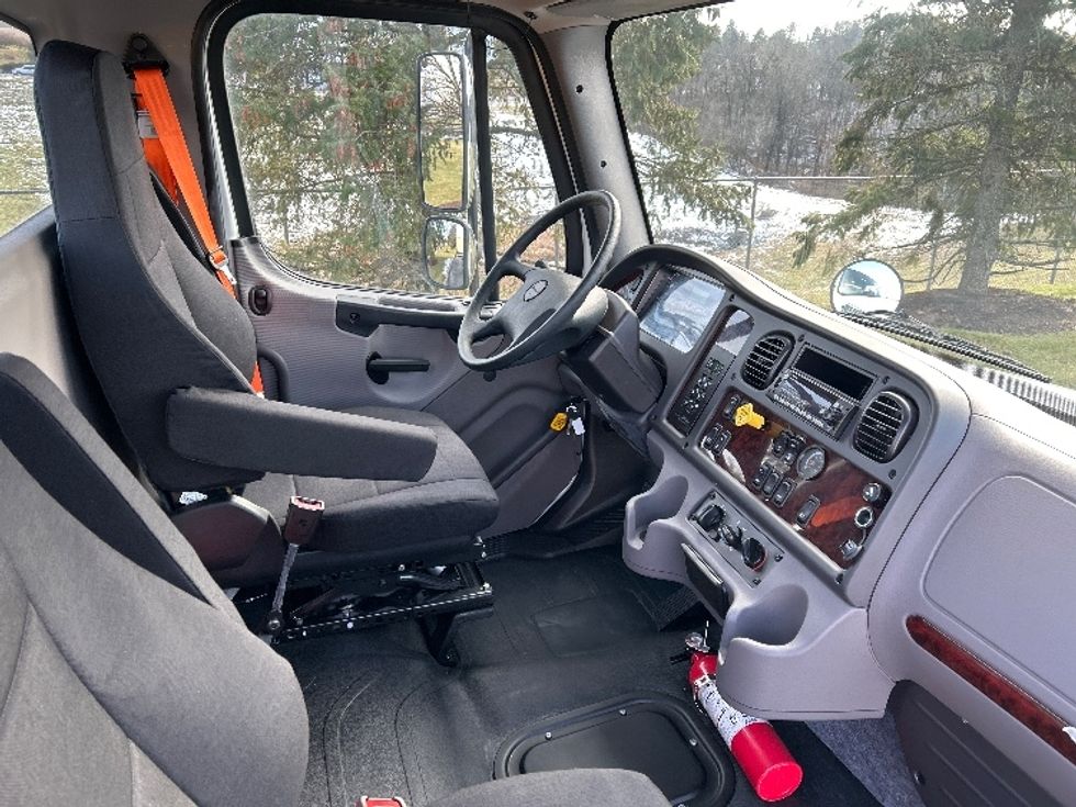 Cab and Chassis Truck-Light and Medium Duty Trucks-Freightliner-2024-M2-Harrisburg-PA-1,338\n\t\tmiles-$ 104,250 - Image 22