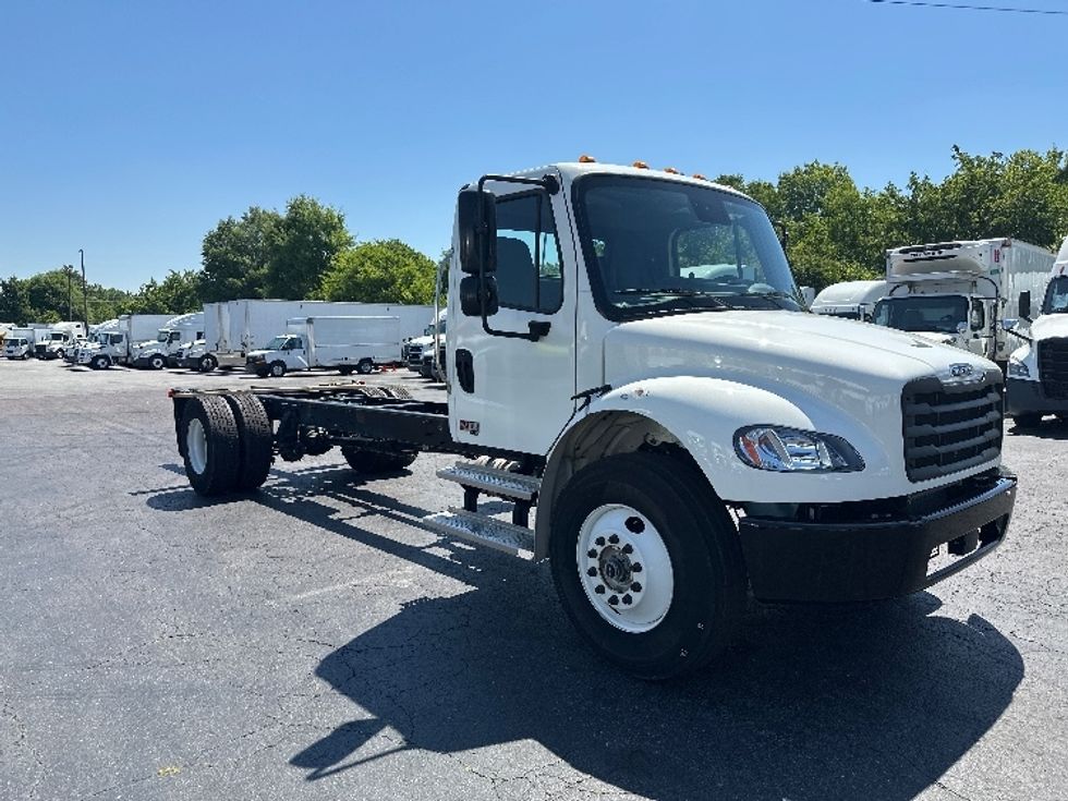 Cab and Chassis Truck-Light and Medium Duty Trucks-Freightliner-2025-M2P-Greensboro-NC-37,279\n\t\tmiles-$ 91,250 - Image 1
