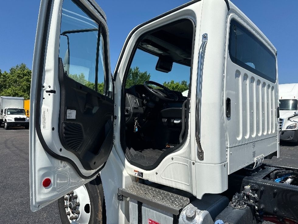 Cab and Chassis Truck-Light and Medium Duty Trucks-Freightliner-2025-M2P-Greensboro-NC-37,279\n\t\tmiles-$ 91,250 - Image 11