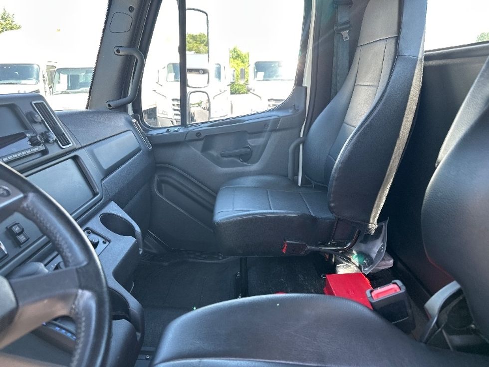 Cab and Chassis Truck-Light and Medium Duty Trucks-Freightliner-2025-M2P-Greensboro-NC-37,279\n\t\tmiles-$ 91,250 - Image 14