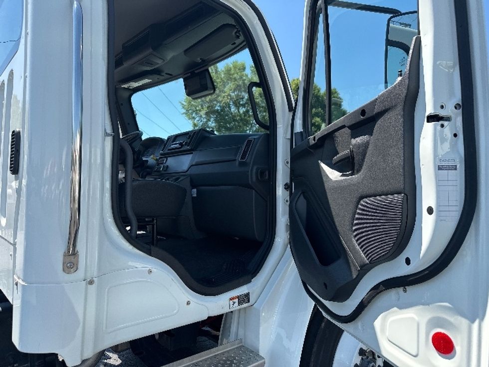 Cab and Chassis Truck-Light and Medium Duty Trucks-Freightliner-2025-M2P-Greensboro-NC-37,279\n\t\tmiles-$ 91,250 - Image 15