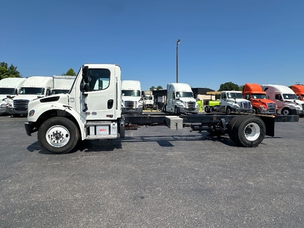 Cab and Chassis Truck-Light and Medium Duty Trucks-Freightliner-2025-M2P-Greensboro-NC-37,279\n\t\tmiles-$ 91,250 - Image 4