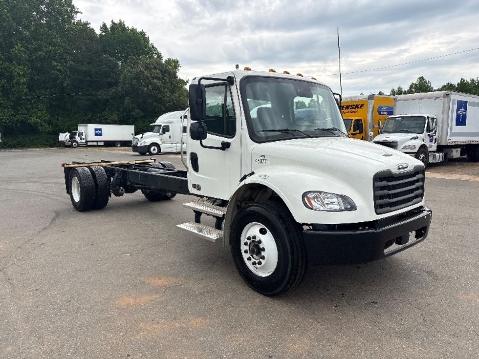 Cab and Chassis Truck-Light and Medium Duty Trucks-Freightliner-2025-M2P-Greensboro-NC-48,440\n\t\tmiles-$ 89,750 - Image 1