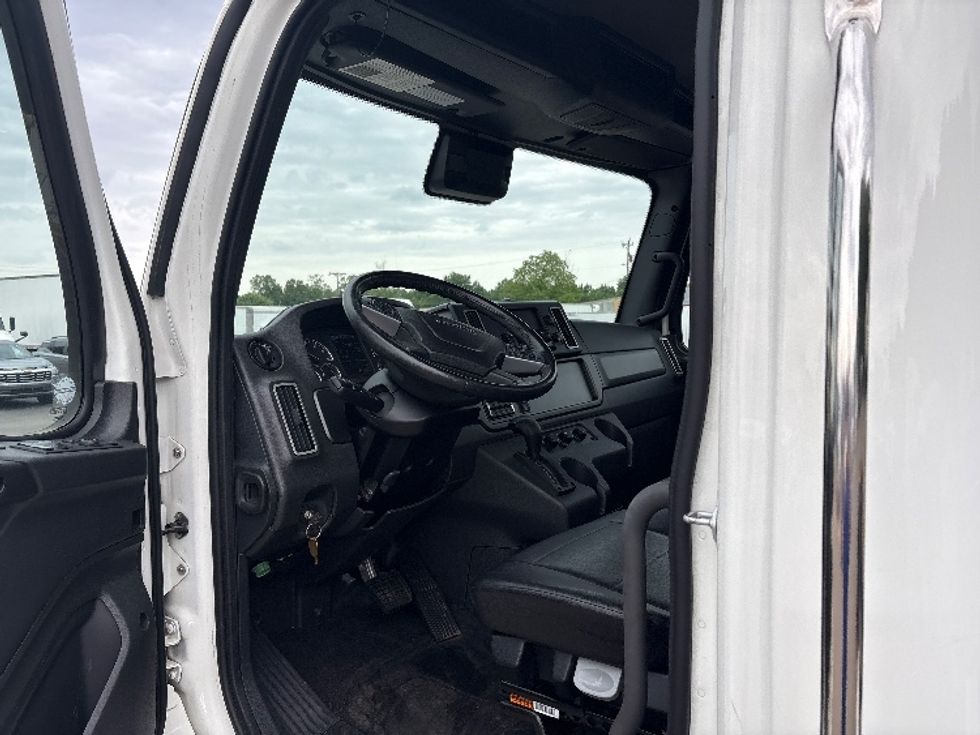 Cab and Chassis Truck-Light and Medium Duty Trucks-Freightliner-2025-M2P-Greensboro-NC-48,440\n\t\tmiles-$ 89,750 - Image 11