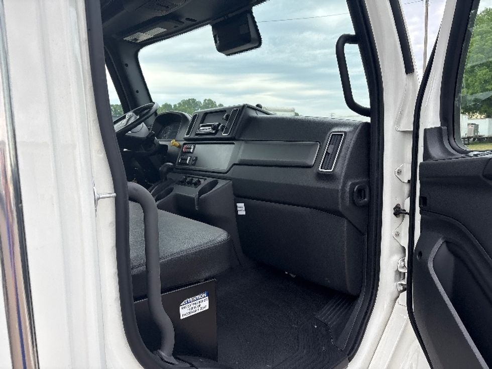 Cab and Chassis Truck-Light and Medium Duty Trucks-Freightliner-2025-M2P-Greensboro-NC-48,440\n\t\tmiles-$ 89,750 - Image 15