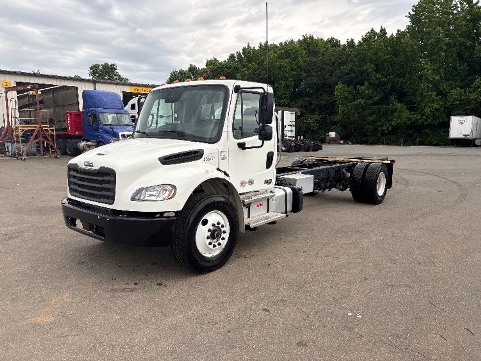 Cab and Chassis Truck-Light and Medium Duty Trucks-Freightliner-2025-M2P-Greensboro-NC-48,440\n\t\tmiles-$ 89,750 - Image 3