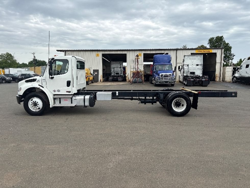 Cab and Chassis Truck-Light and Medium Duty Trucks-Freightliner-2025-M2P-Greensboro-NC-48,440\n\t\tmiles-$ 89,750 - Image 4