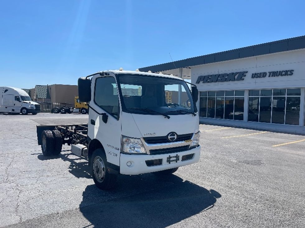 Cab and Chassis Truck-Light and Medium Duty Trucks-Hino-2015-195-Kansas City-MO-91,974\n\t\tmiles-$ 35,000 - Image 1